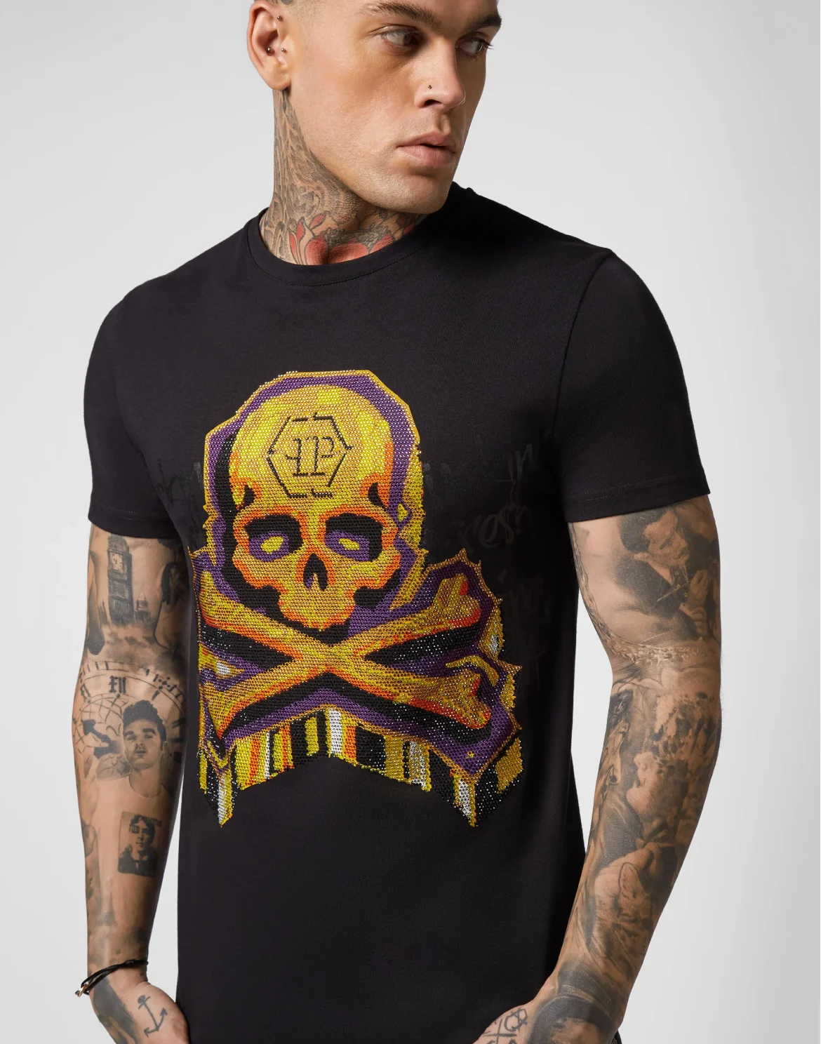 T-shirt Platinum Cut Round Neck Graffiti, цвет: Черный