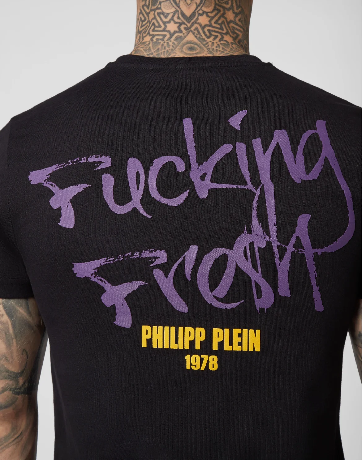 T-shirt Platinum Cut Round Neck Graffiti, цвет: Черный