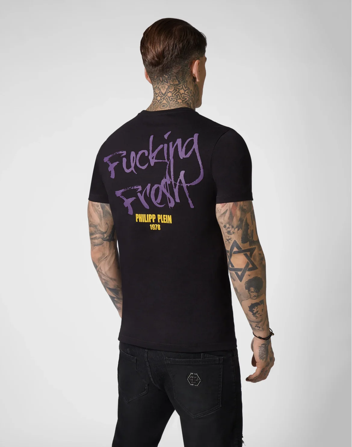T-shirt Platinum Cut Round Neck Graffiti, цвет: Черный