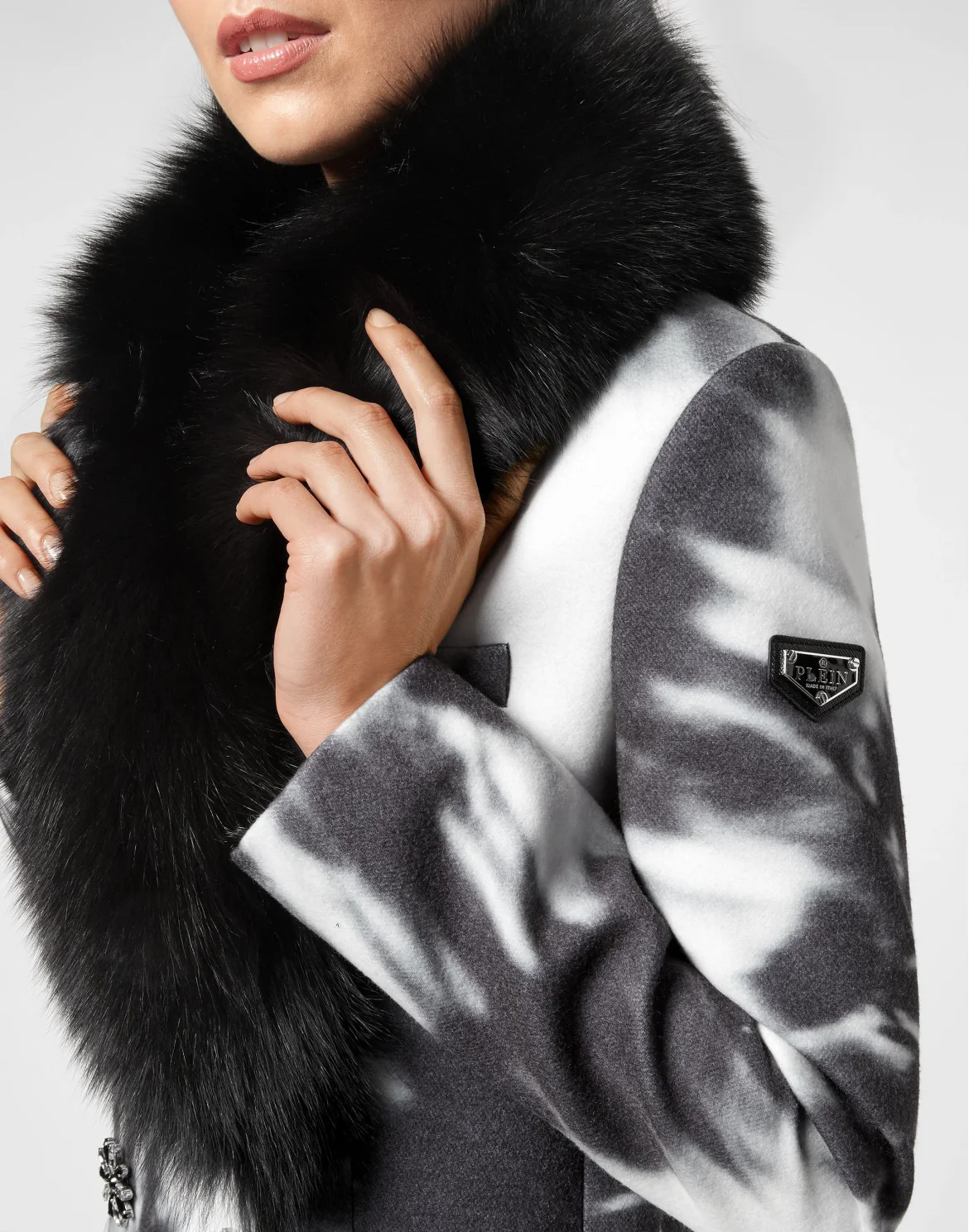 Cady Coat Long Fur Insert Tie dye, цвет: Черный