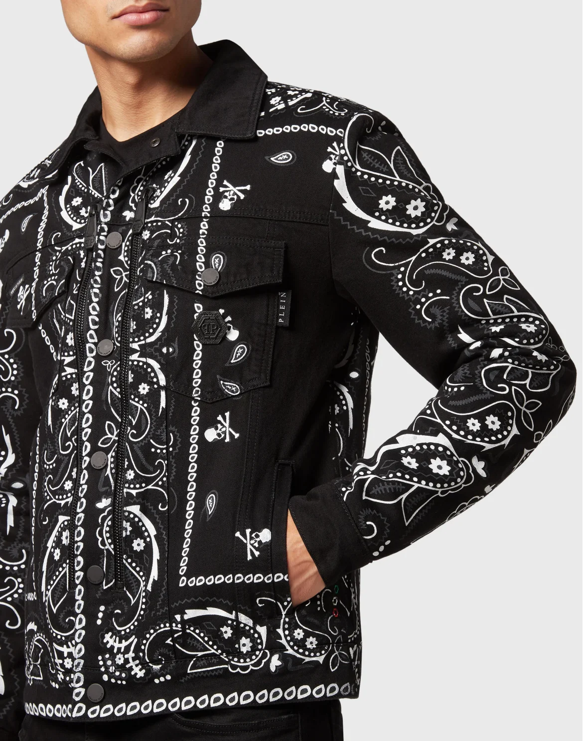 Embroidered Denim Jacket Paisley Bandana, цвет: Черный