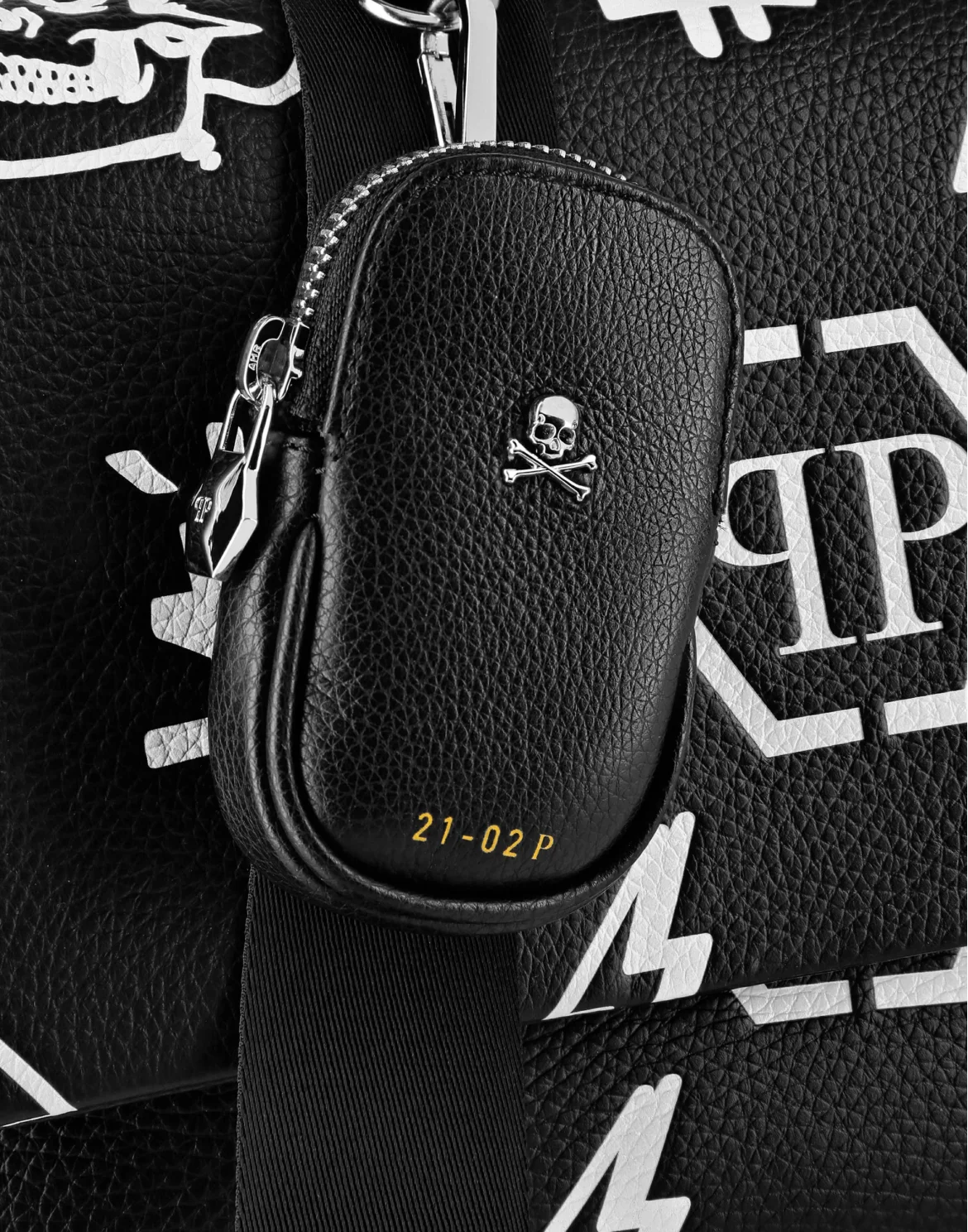Leather maxi Shoulder Bag print Monogram, цвет: Черный
