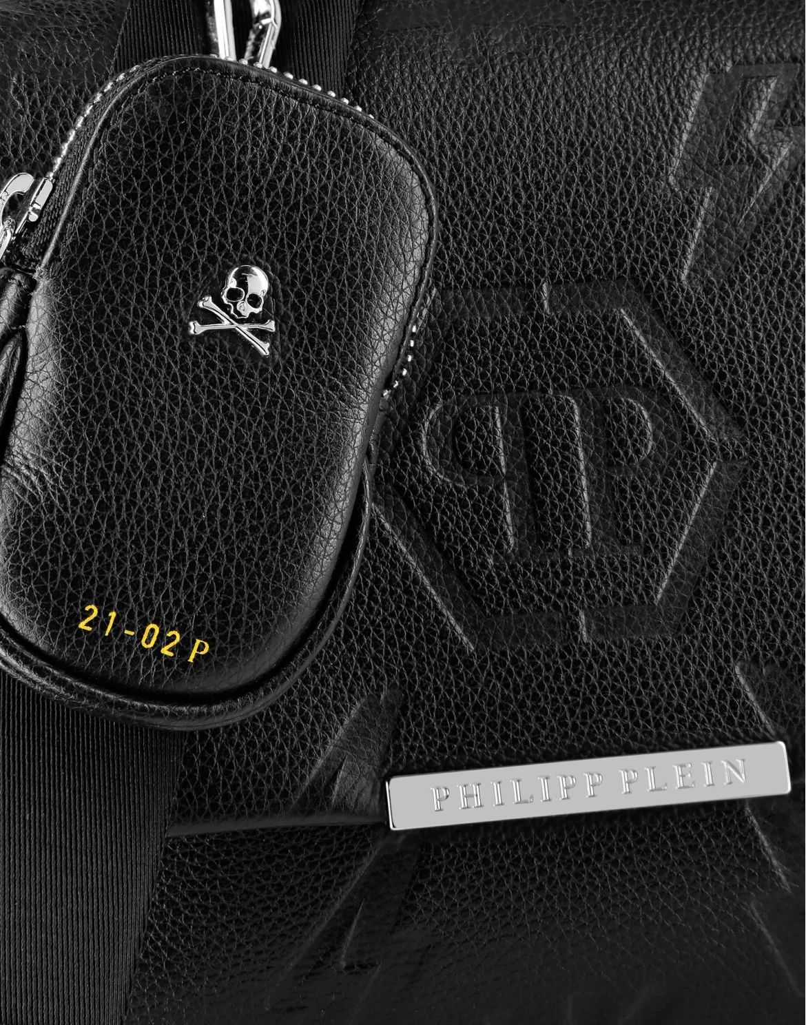 Leather maxi Shoulder Bag Monogram, цвет: Черный
