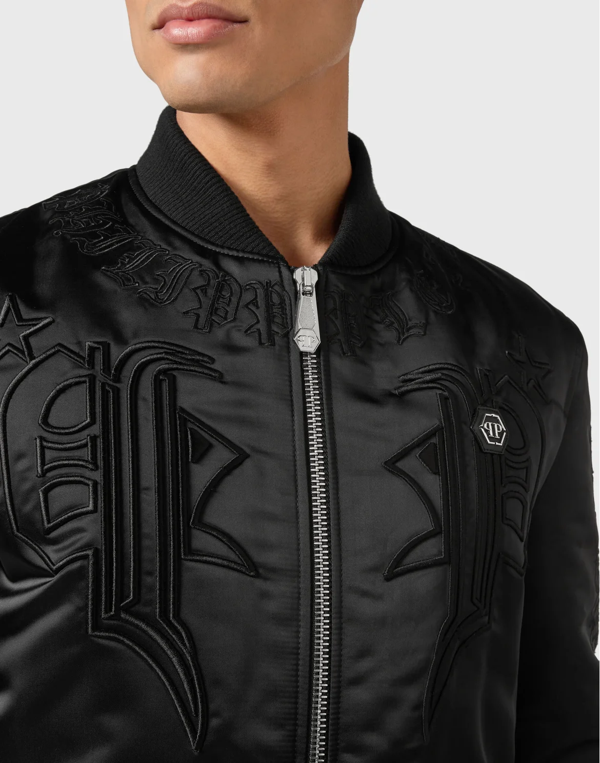 Satin Bomber Gothic Banner, цвет: Черный