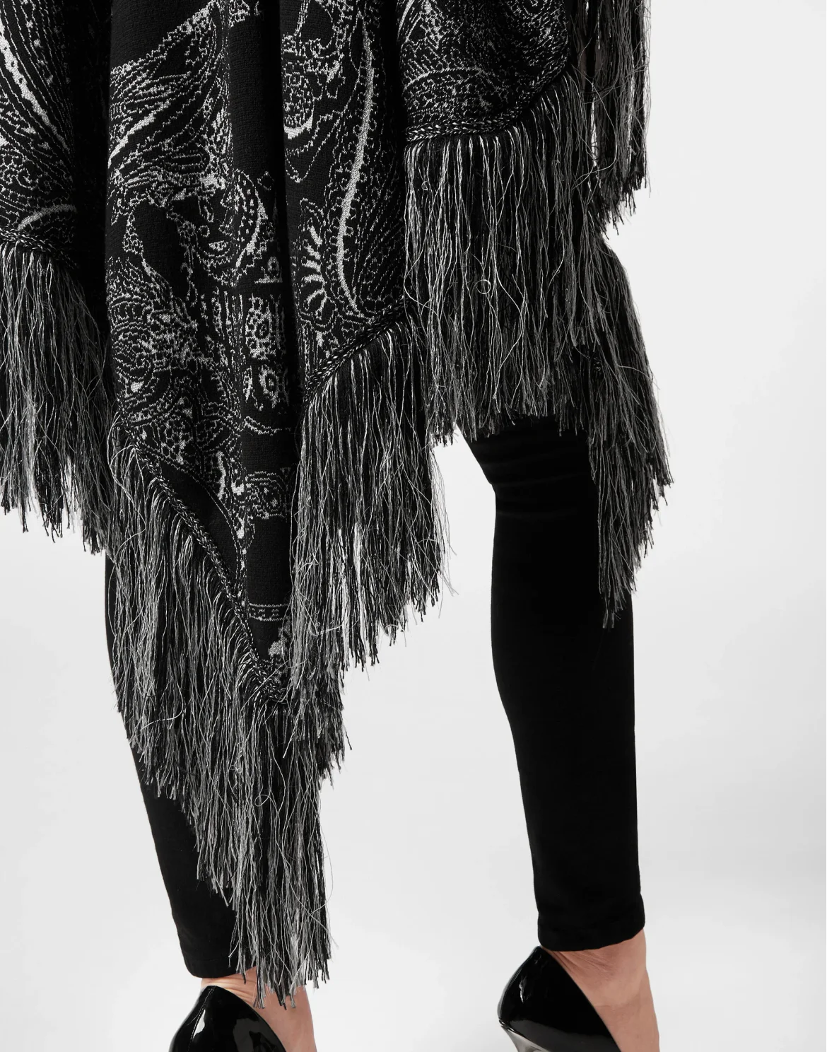 Jacquard / Wool Cape Paisley Foulard, цвет: Черный