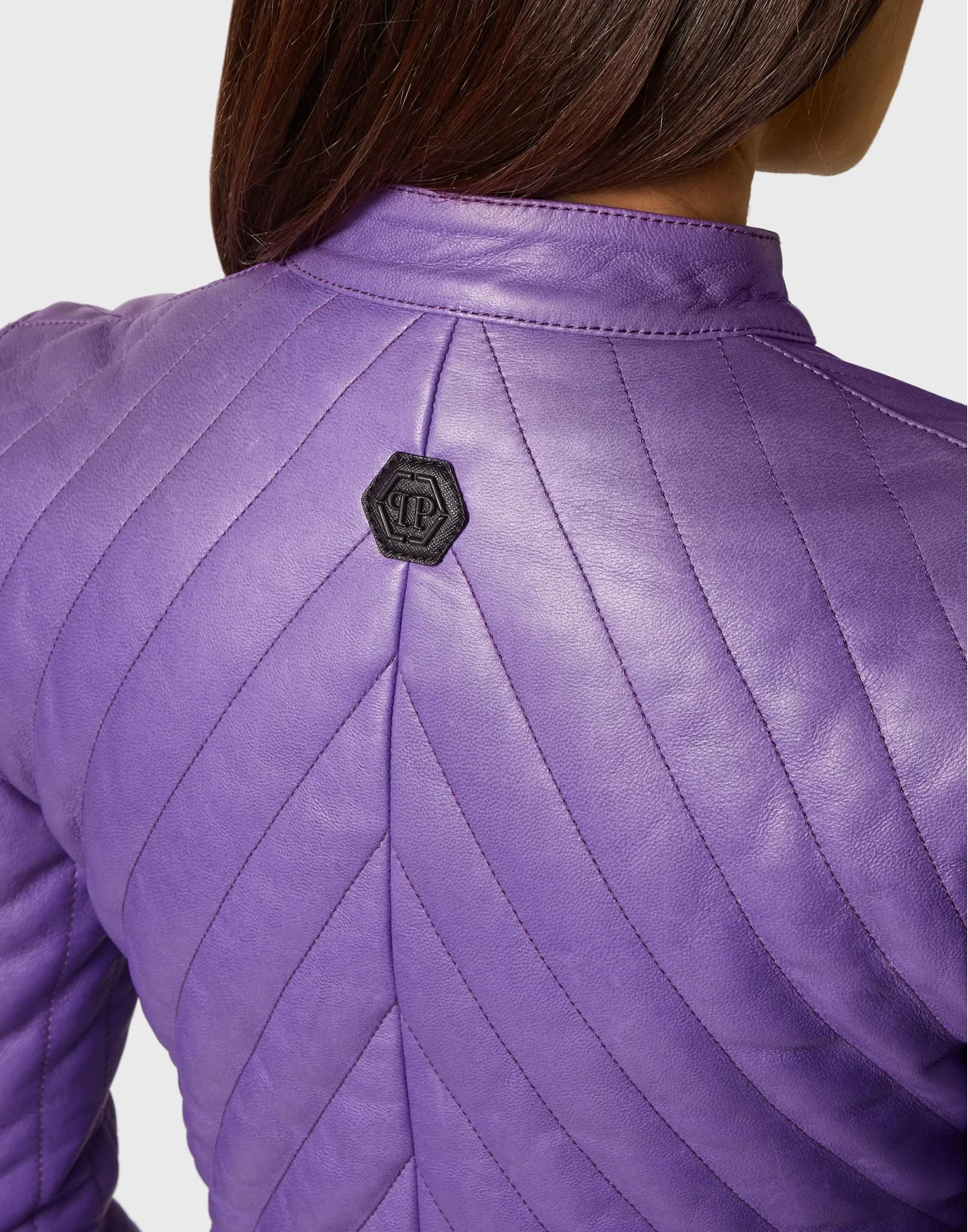 Cropped Padded Matellasse’ Leather Biker Jacket, цвет: Фиолетовый