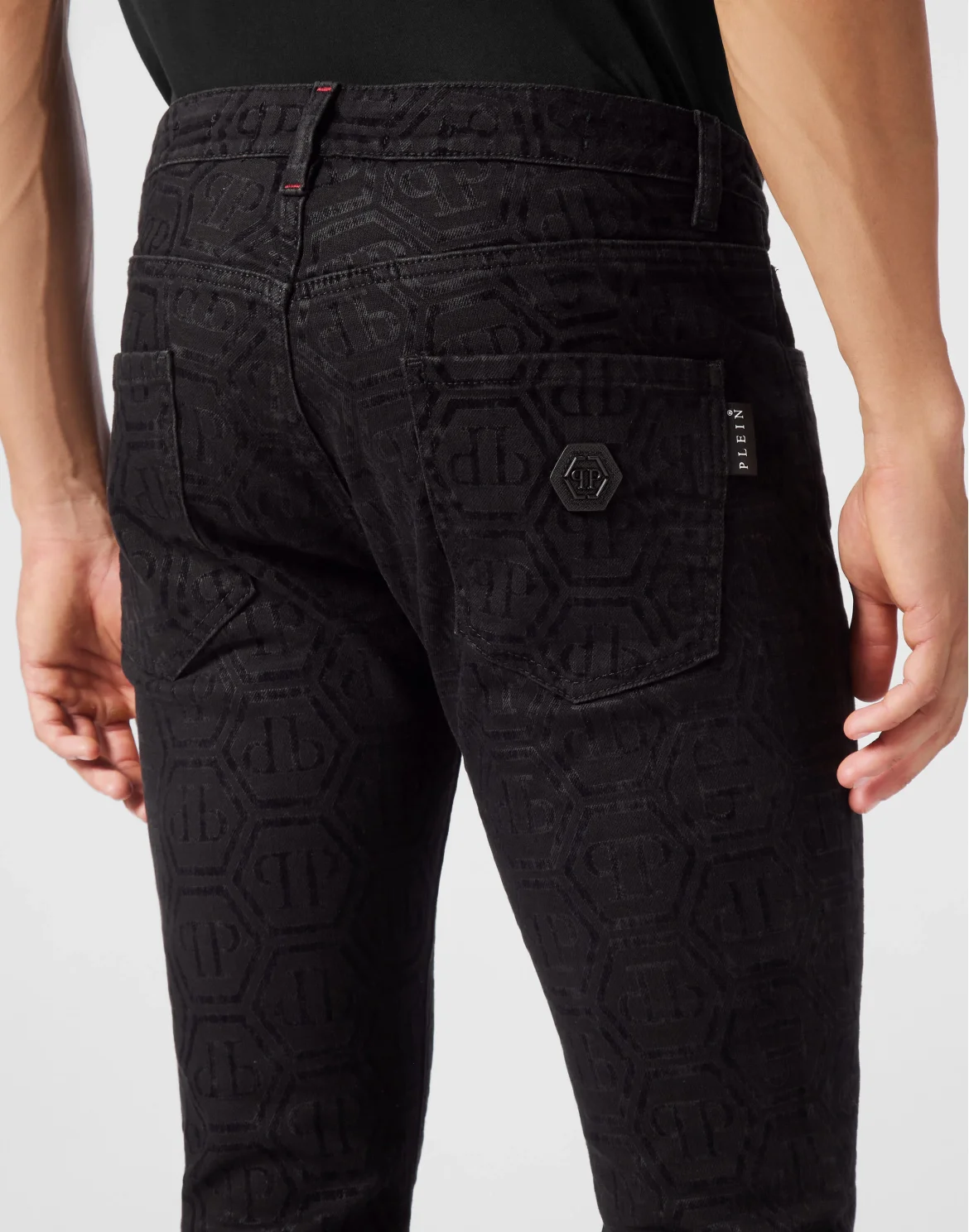 Super Straight Cut Monogram, цвет: Черный