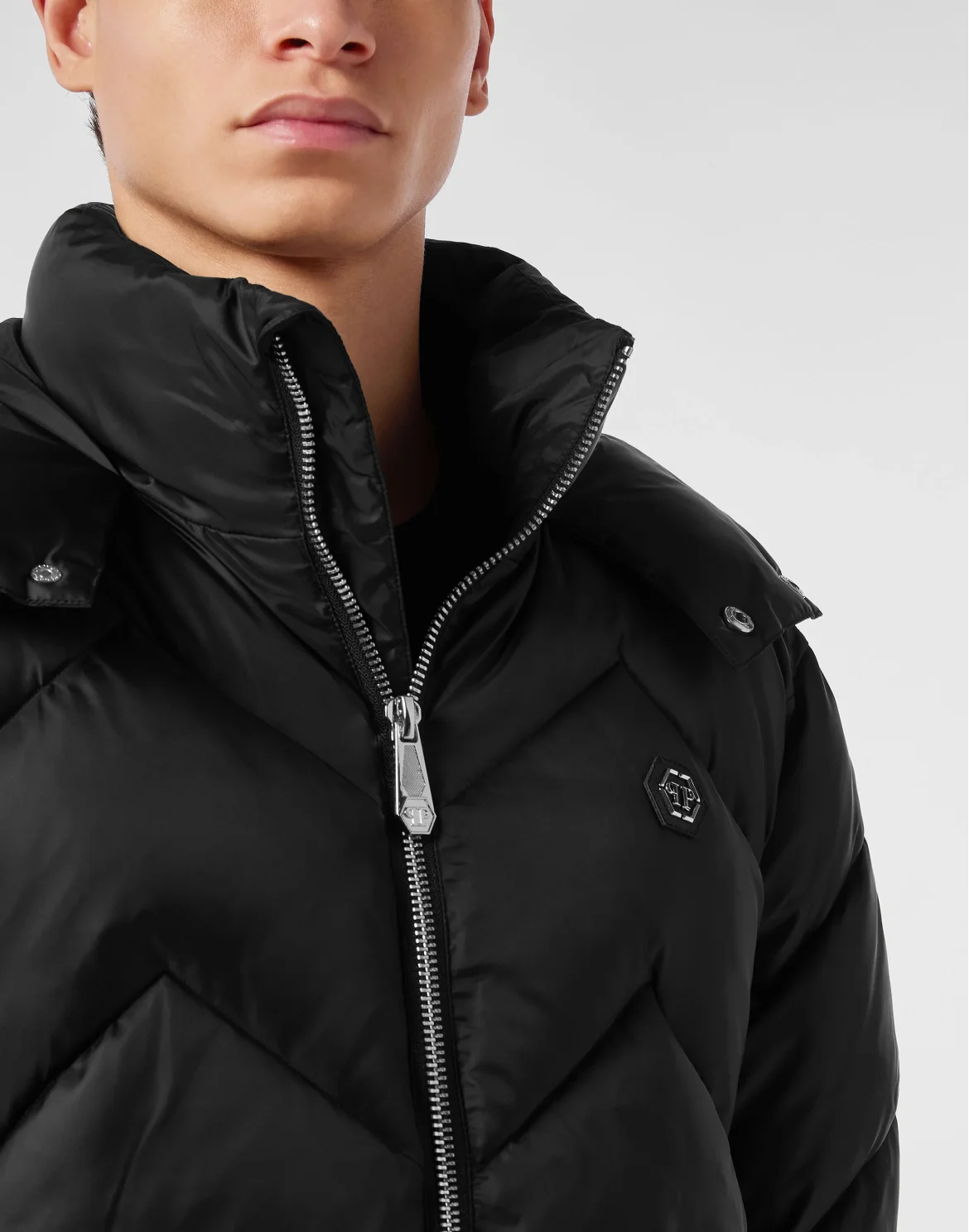 Nylon Short Puffer Jacket Zigzag, цвет: Черный
