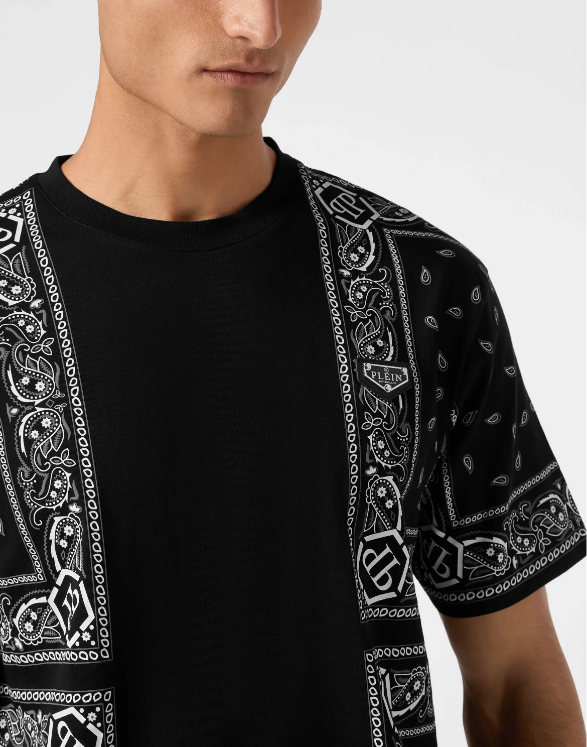 Round Neck T-Shirt Paisley, цвет: Черный