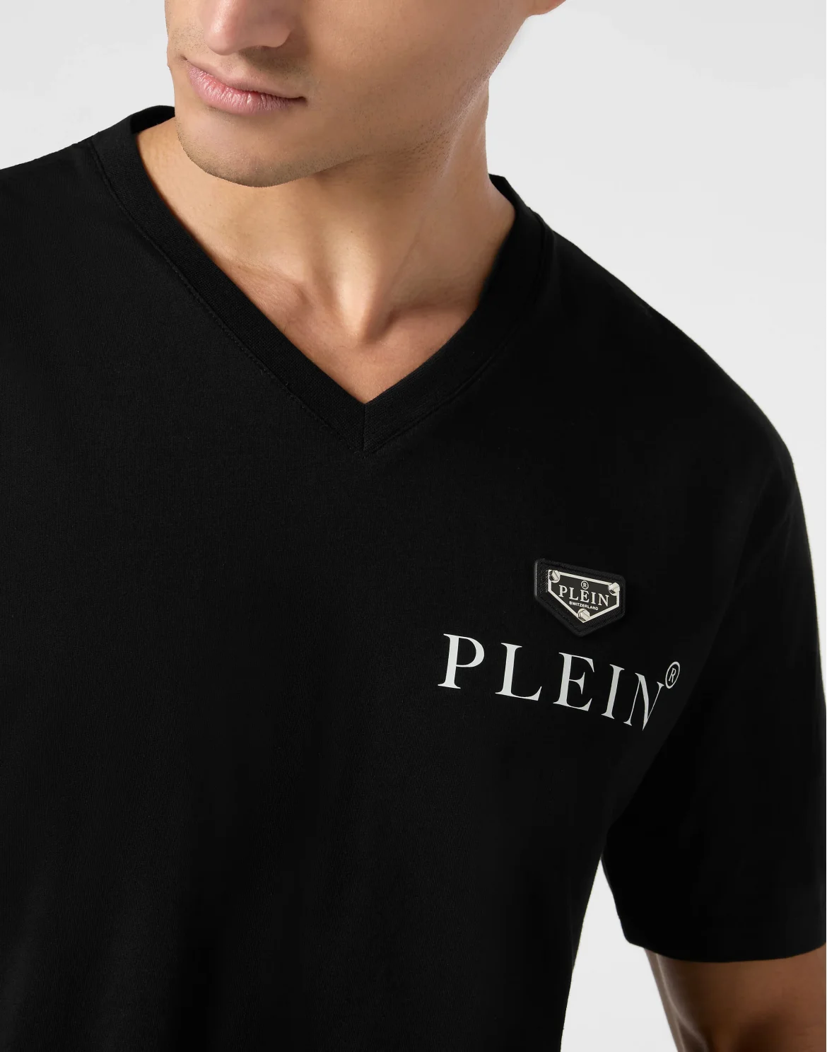 V-Neck T-Shirt Plaque, цвет: Черный