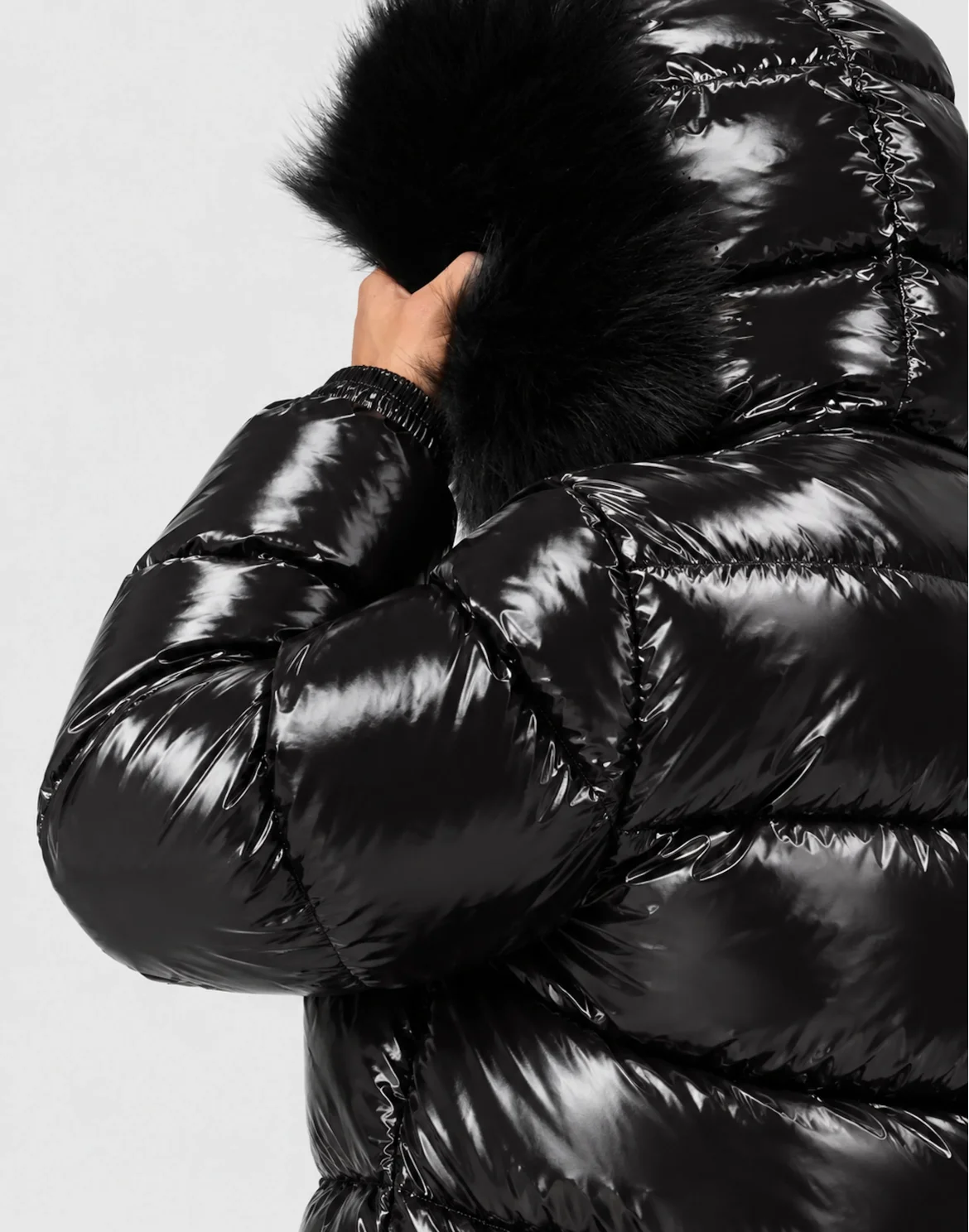 Shiny Nylon Puffer Jacket Fox Fur, цвет: Черный
