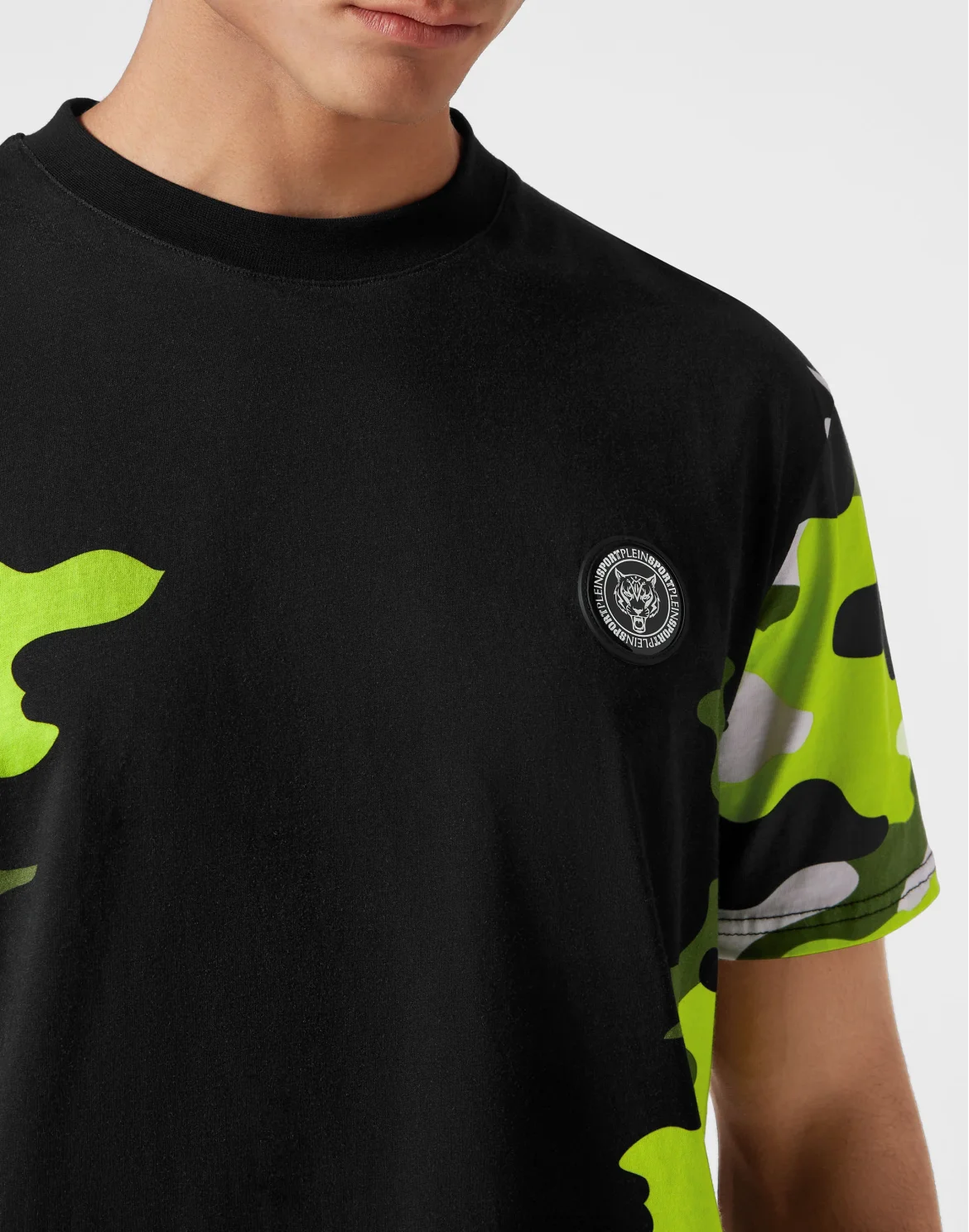 T-shirt Round Neck Camouflage, цвет: Зеленый