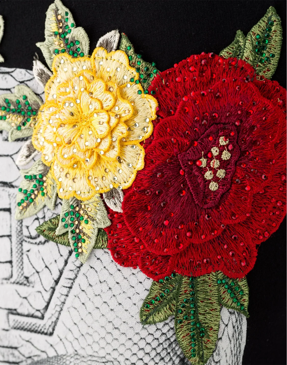 T-shirt Round Neck SS "Yellow roses", цвет: Черный