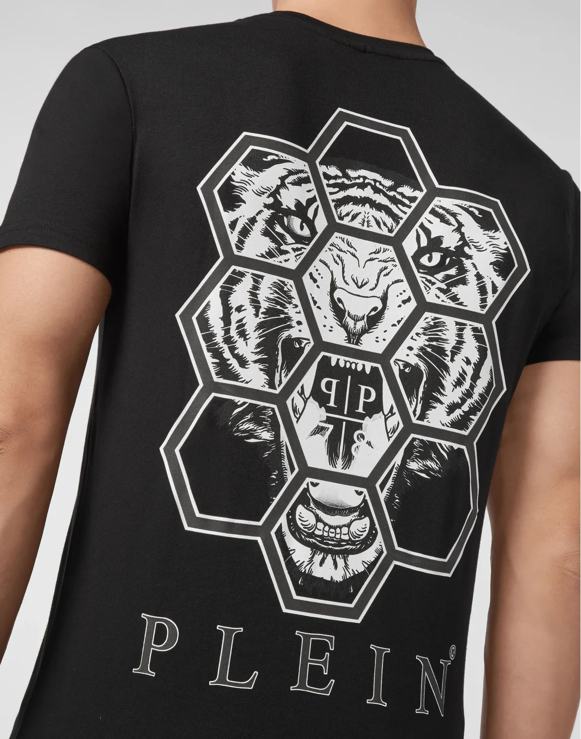 T-shirt V-Neck SS Hexagon tiger, цвет: Черный