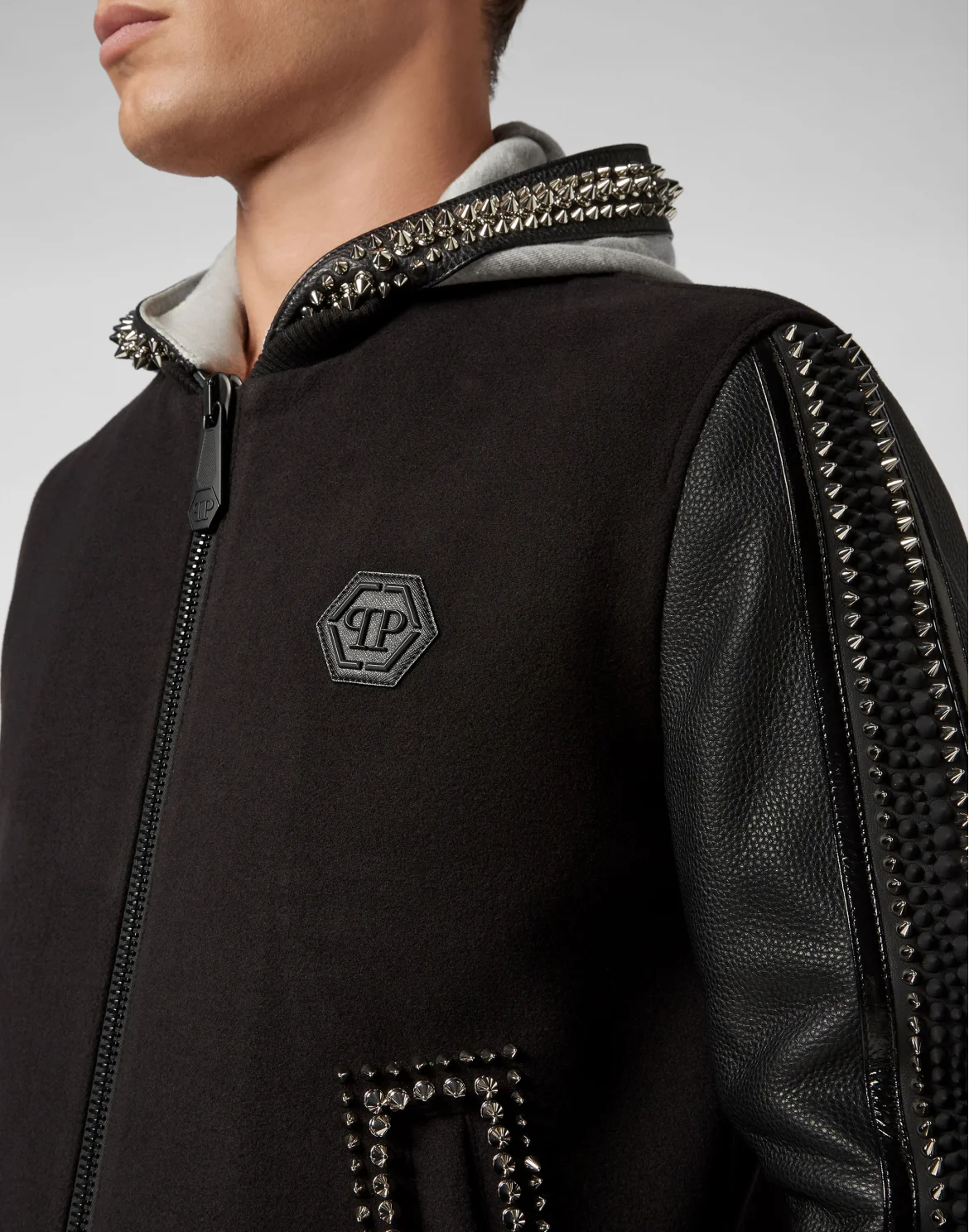 Bomber Studs, цвет: Черный