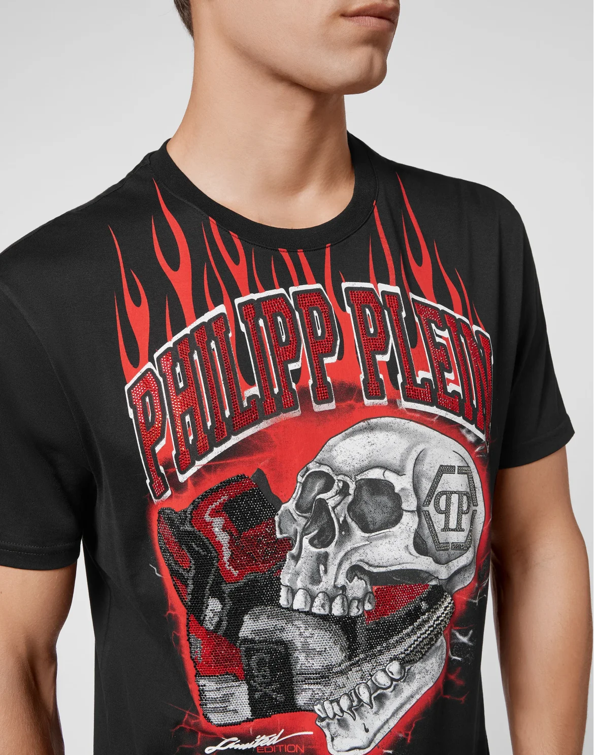 T-shirt Round Neck SS Skull on fire with Crystals, цвет: Черный