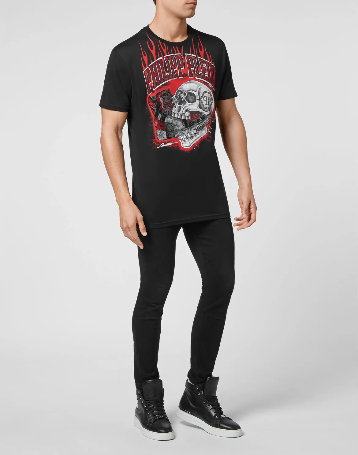T-shirt Round Neck SS Skull on fire with Crystals, цвет: Черный