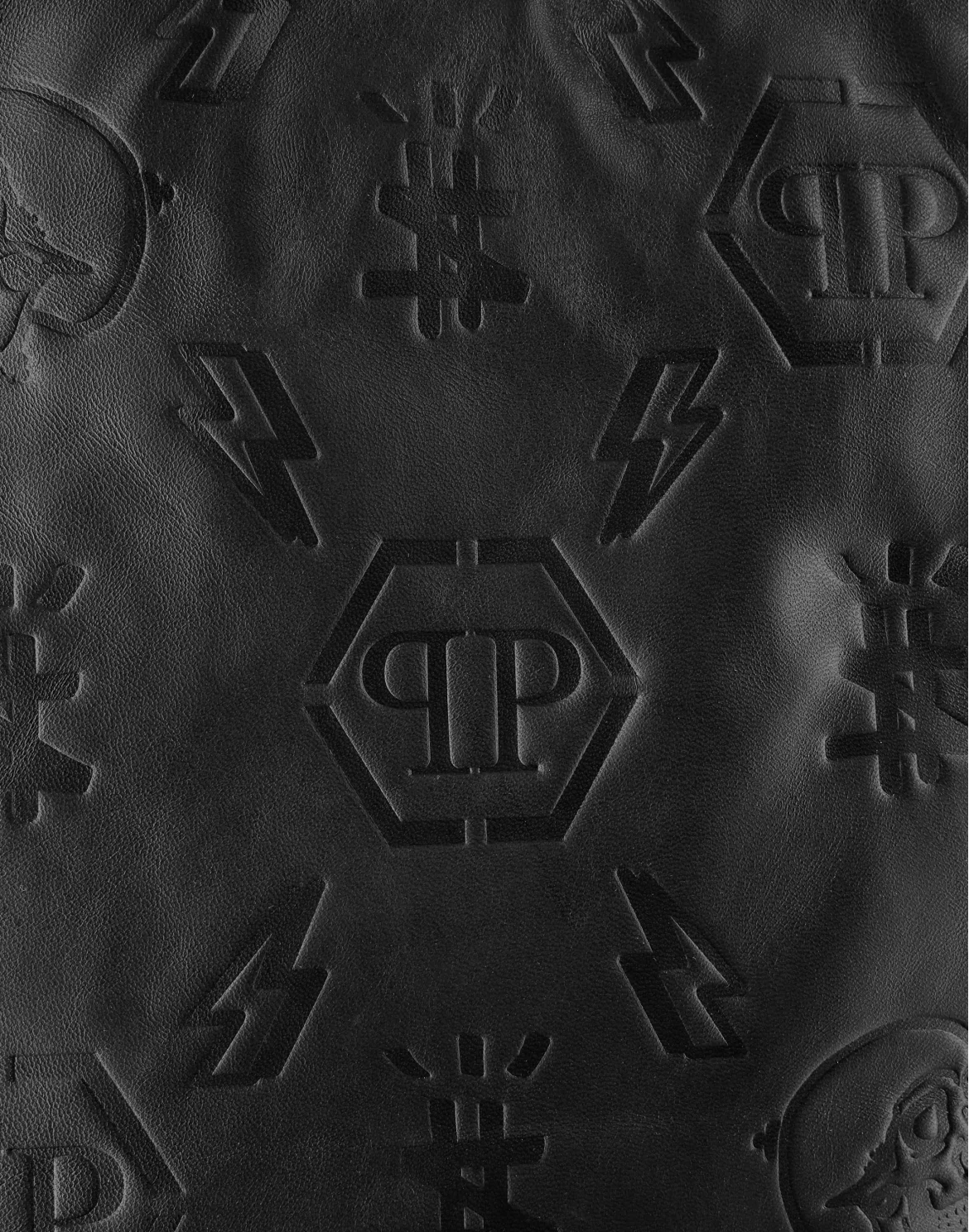 Leather Handle bag maxi Embossed Monogram, цвет: Черный