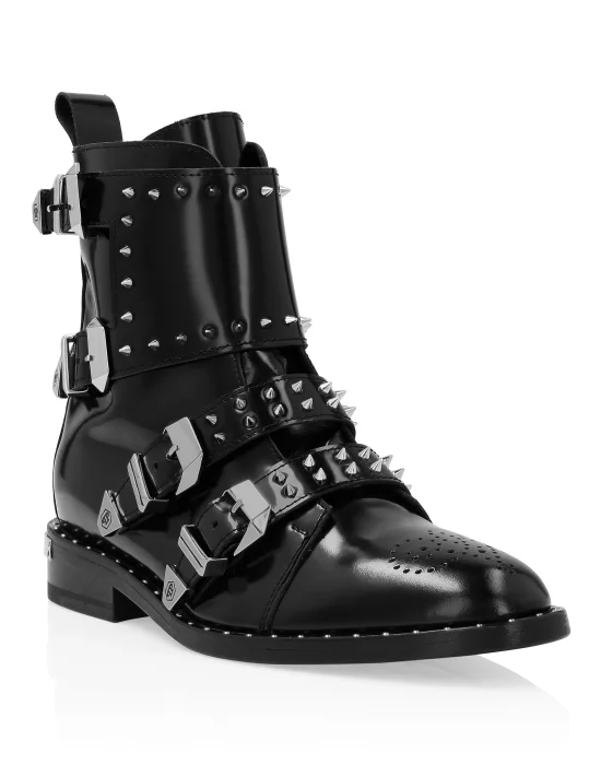Boots Low Flat "Jasmine" Studs