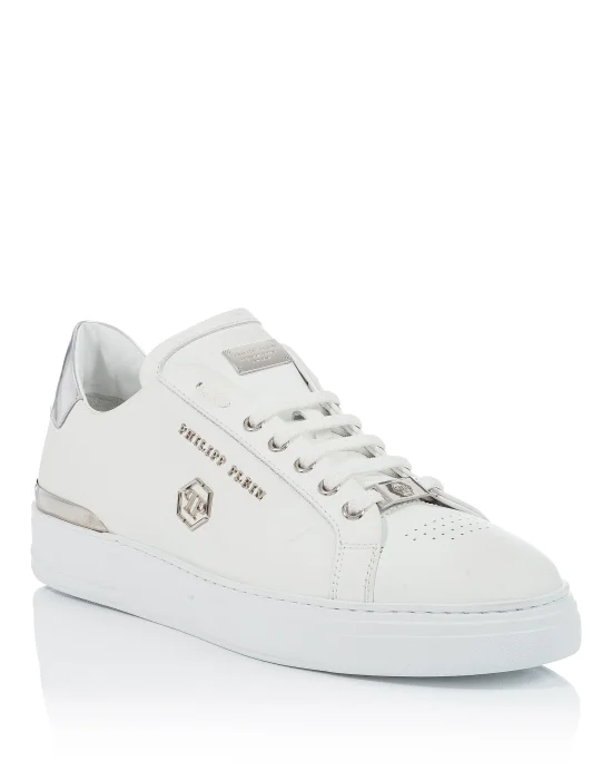 Lo-Top Sneakers "Over a border"