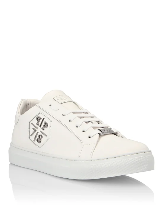 Lo-Top Sneakers
