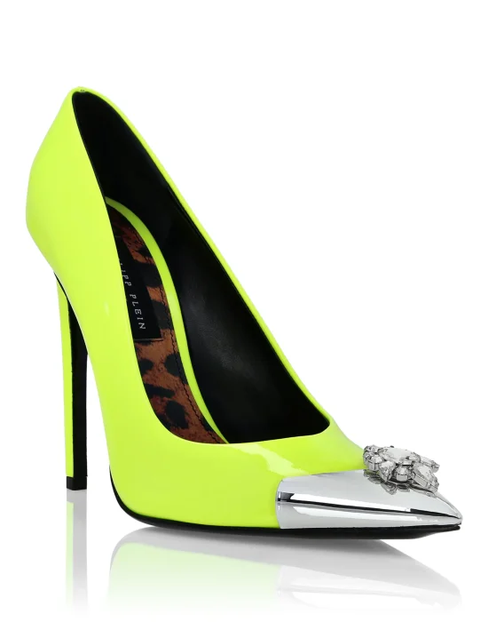 Patent Leather Decollete Pumps Brooches