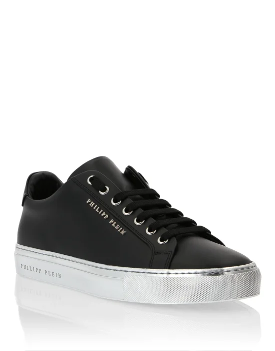 Lo-Top Sneakers Statement
