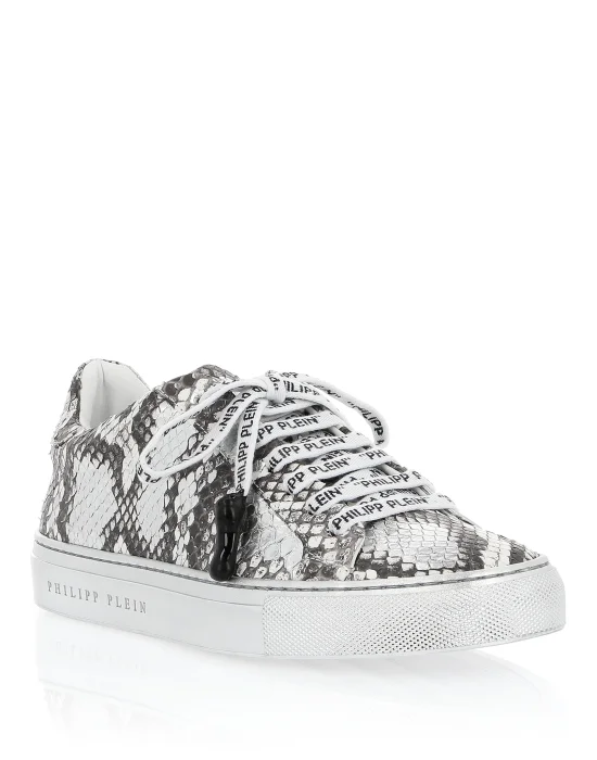 Lo-Top Sneakers Statement