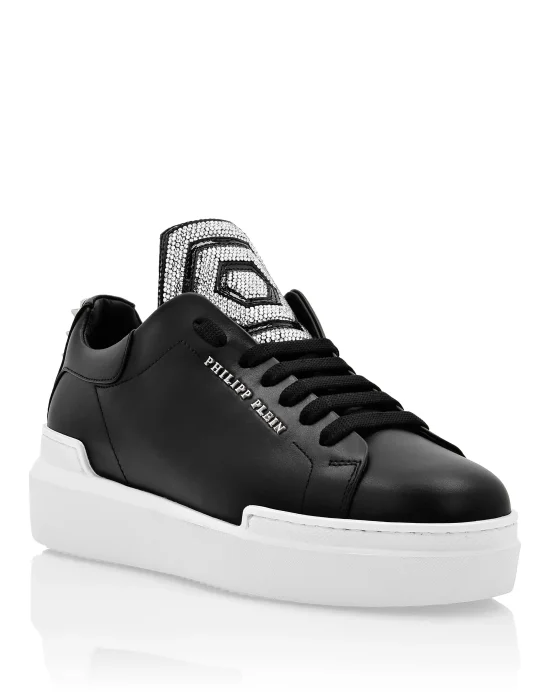 Lo-Top Sneakers Statement