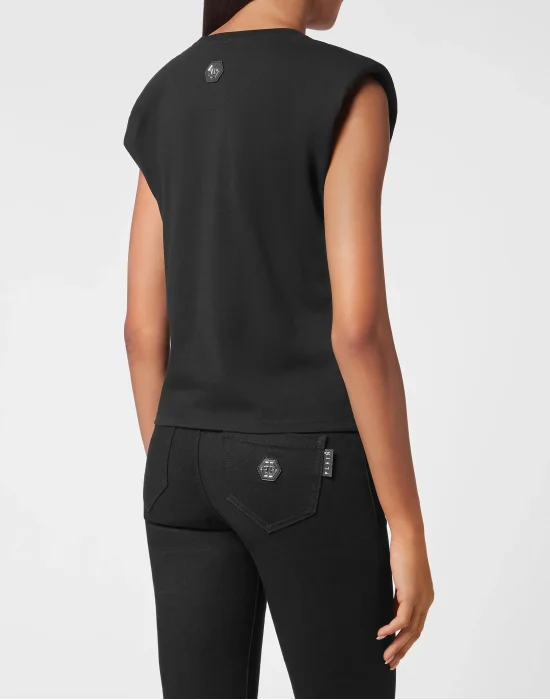 Sleeveless T-shirt