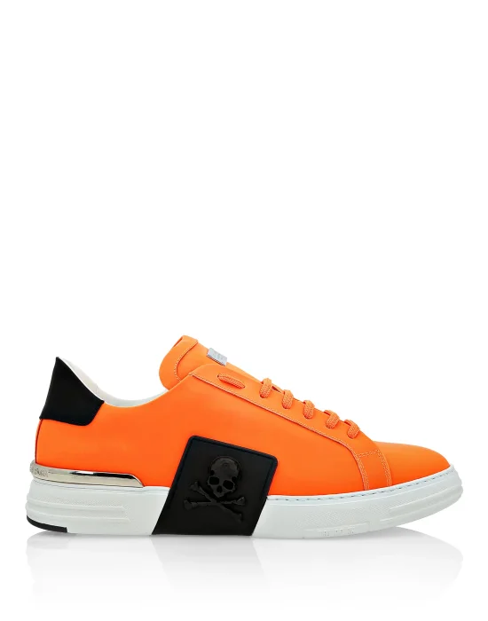 Lo-Top Sneakers Rubberized Leather Skull