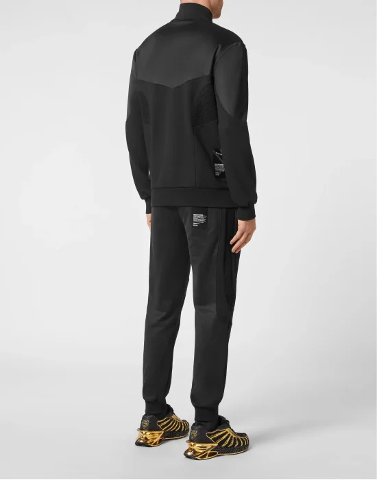 Tracksuit: Zip-up Jacket + jogging pants Statement