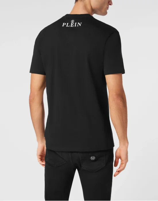 V-Neck T-Shirt Logo Skull