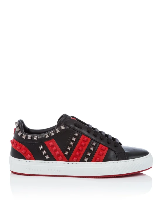Lo-Top Sneakers "let me watch you"