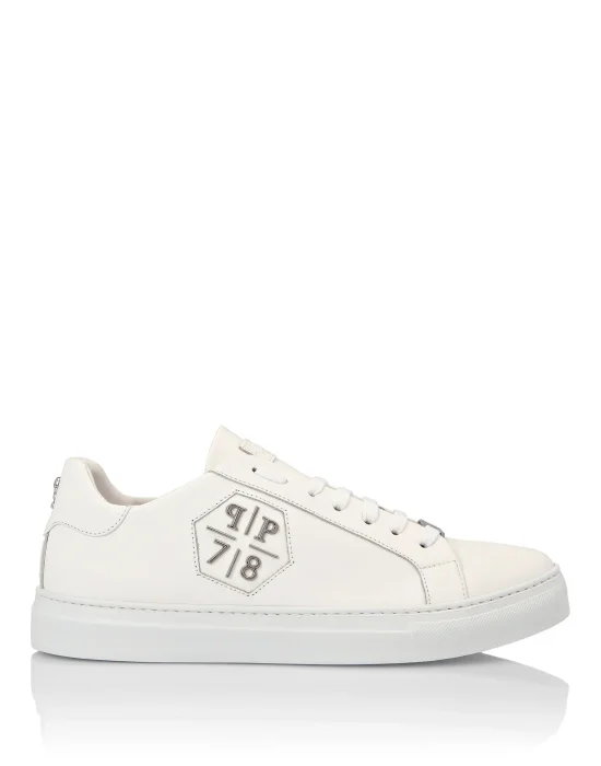 Lo-Top Sneakers