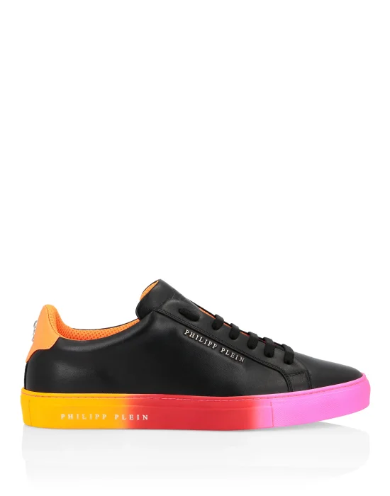 Lo-Top Sneakers Painted