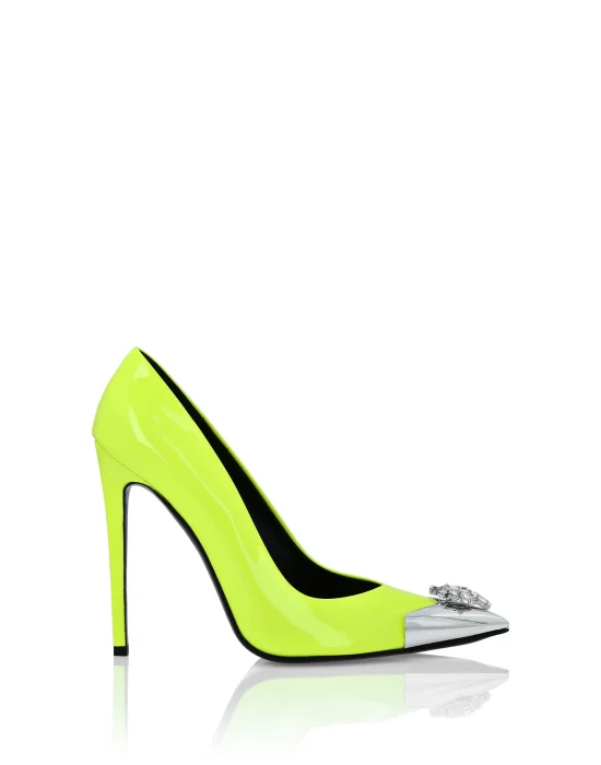Patent Leather Decollete Pumps Brooches