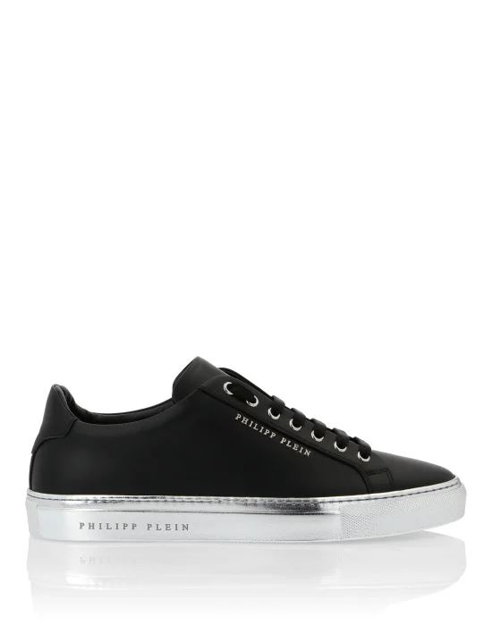 Lo-Top Sneakers Statement