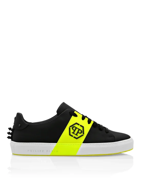 Lo-Top Sneakers Studs