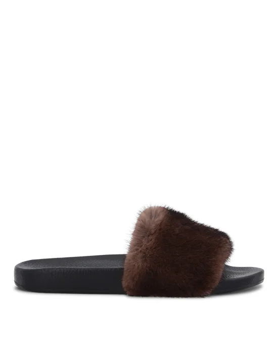 Flat gummy sandals
